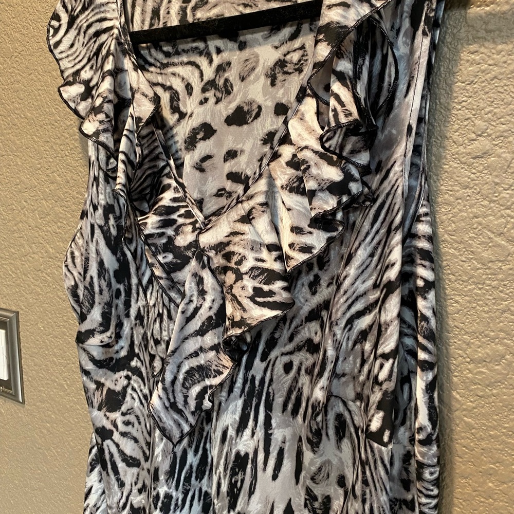 Women’s animal print, black gray and white short sleeve top